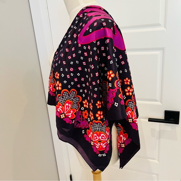 Juicy Couture Silk Purple, Fuchsia Large Square Scarf 35.5” x 35.5” Logo JUICY - Picture 7 of 7